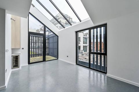 3 bedroom flat to rent, Holmes Road, Kentish Town, London, NW5