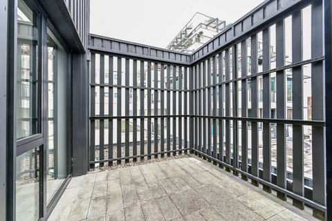3 bedroom flat to rent, Holmes Road, Kentish Town, London, NW5