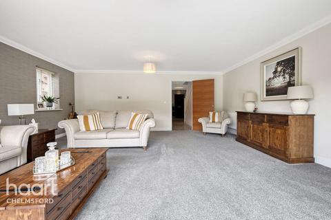 3 bedroom semi-detached house for sale, Danbury Palace Drive, Chelmsford
