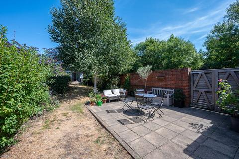 2 bedroom flat to rent, Norstead Place, Roehampton, London, SW15