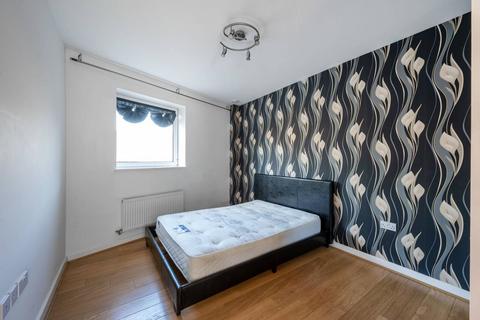 2 bedroom flat to rent, Norstead Place, Roehampton, London, SW15