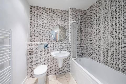 2 bedroom flat to rent, Norstead Place, Roehampton, London, SW15