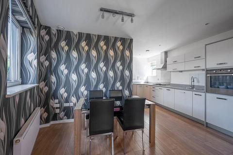 2 bedroom flat to rent, Norstead Place, Roehampton, London, SW15