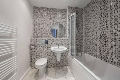 2 bedroom flat to rent, Norstead Place, Roehampton, London, SW15