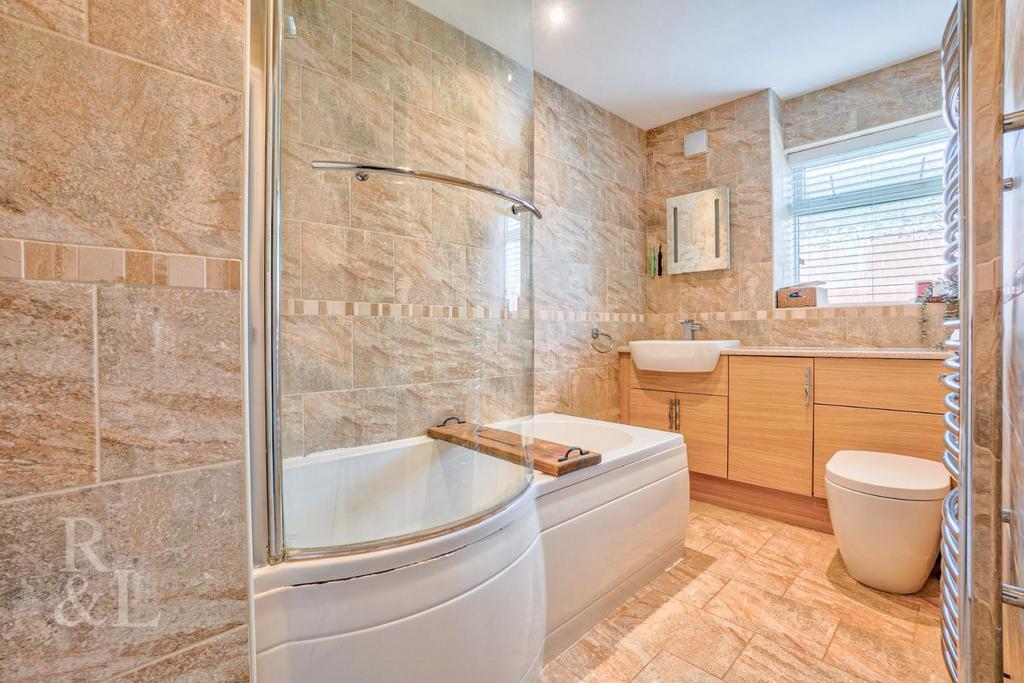46 Orchard Way (15).jpg