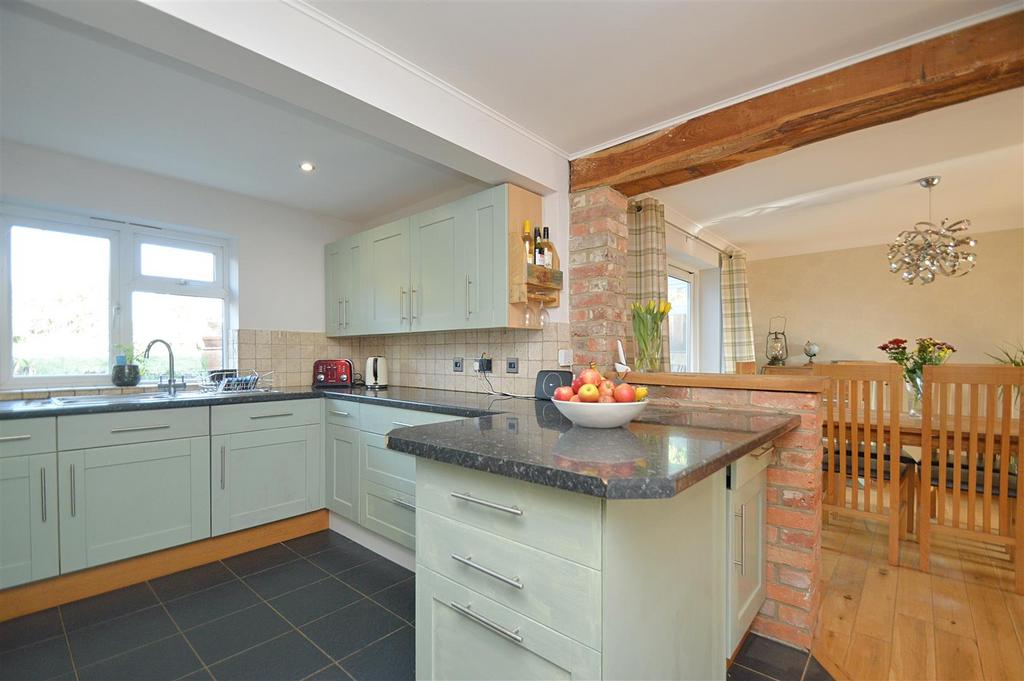 Kitchen2.jpg