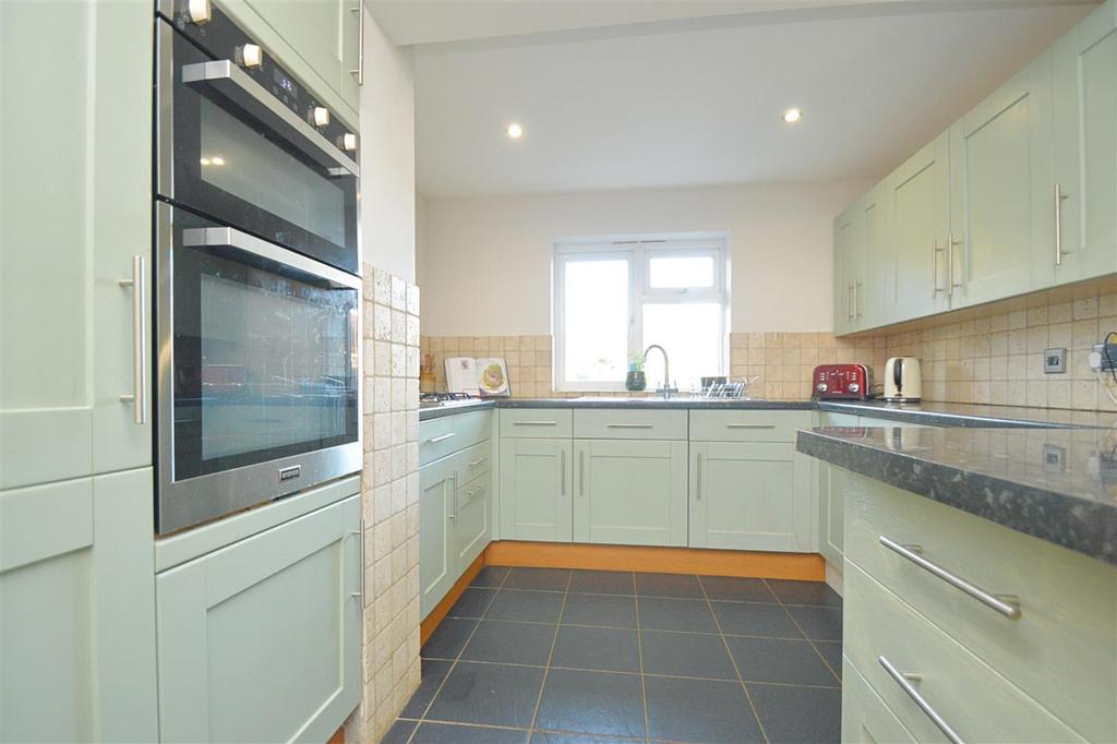 Kitchen3.jpg