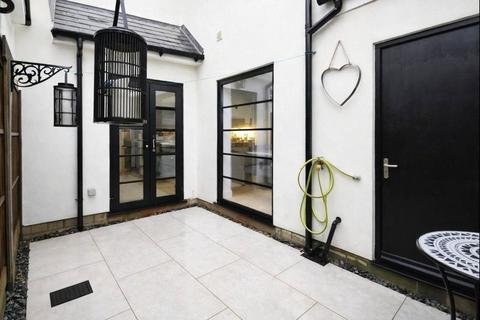 4 bedroom semi-detached house to rent, Cavendish Road, Hampshire PO5