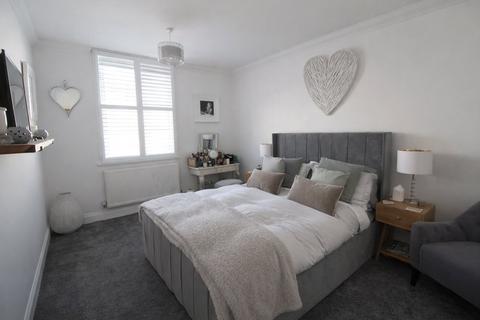 4 bedroom semi-detached house to rent, Cavendish Road, Hampshire PO5