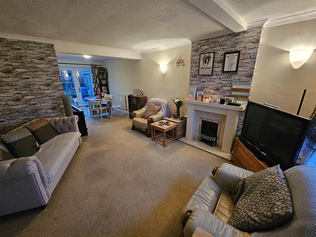 Lounge-Dining Area