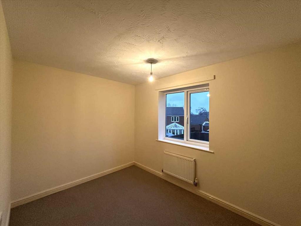Front bedroom 1: