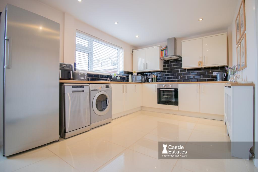 Kitchen &amp; Dining
