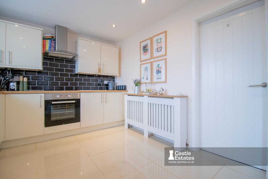 Kitchen &amp; Dining