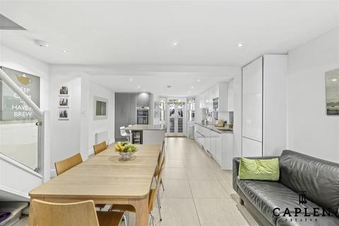 4 bedroom house for sale, High Road, Buckhurst Hill