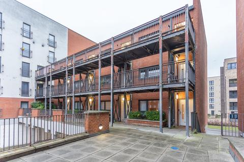 10/4 Salamander Court, Edinburgh,, EH6 7JP