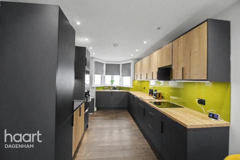 2 bedroom end of terrace house to rent, Salisbury Road, Dagenham