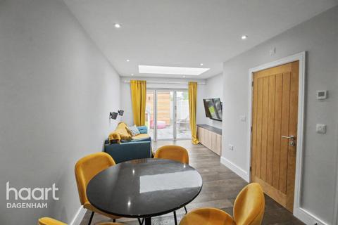 2 bedroom end of terrace house to rent, Salisbury Road, Dagenham
