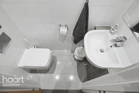 2 bedroom end of terrace house to rent, Salisbury Road, Dagenham