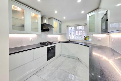 3 bedroom semi-detached house to rent, Winnipeg Drive, Orpington BR6