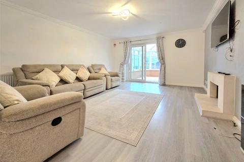 3 bedroom semi-detached house to rent, Winnipeg Drive, Orpington BR6