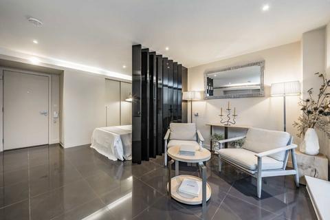 undefined, Pan Peninsula Square, London E14