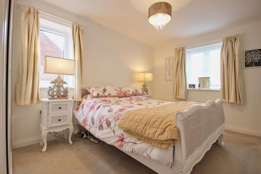 Master bedroom (rear)