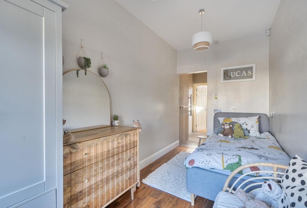 1399954-7-6979fd7...