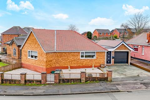 2 bedroom detached bungalow for sale, Broadway East, Nottingham NG4