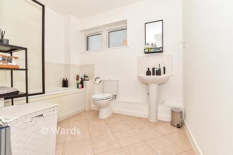 1 bedroom flat for sale, Taylor Close, Tonbridge, Kent