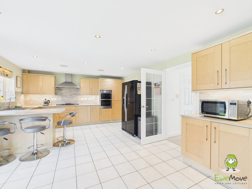 Ewe Move Basingstoke Estate Agents 10 Spire Close