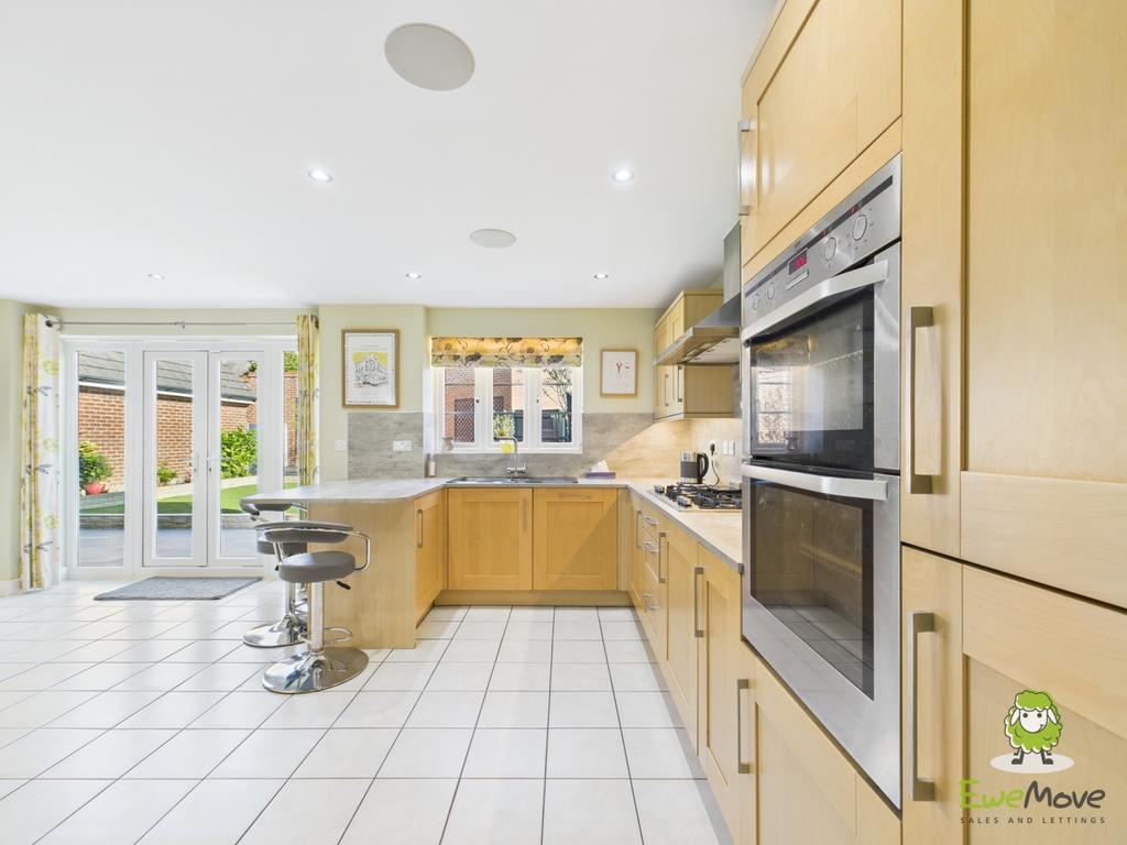 Ewe Move Basingstoke Estate Agents 10 Spire Close