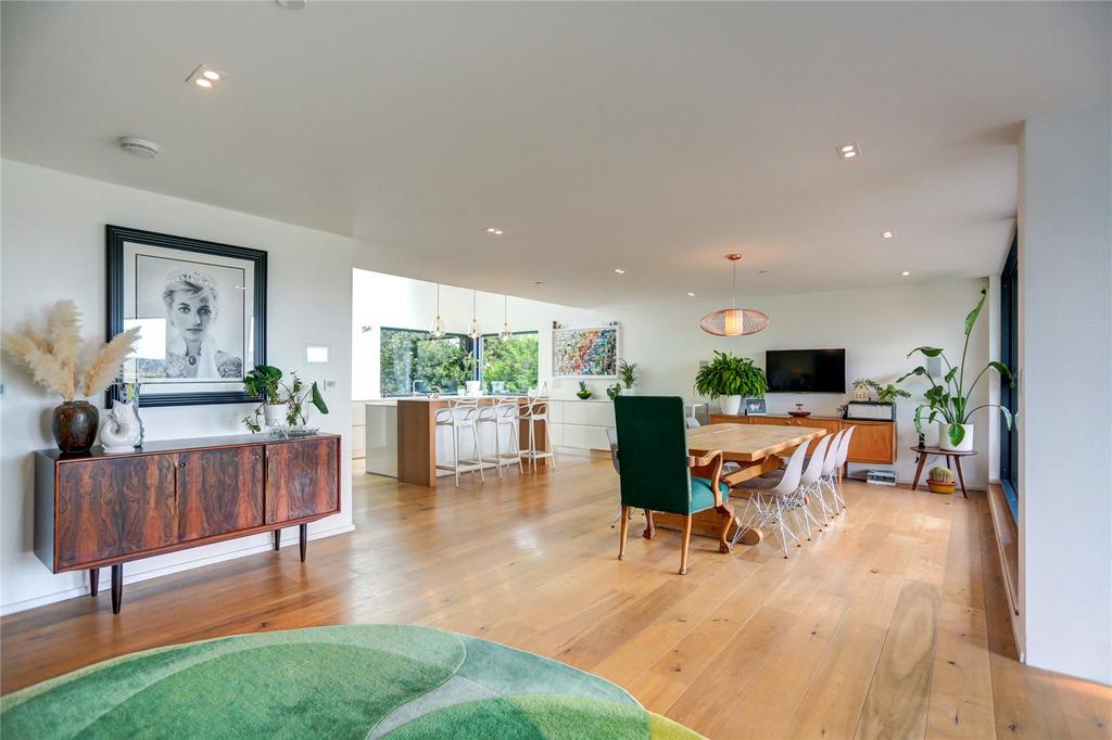 Kitchen/Dining Area