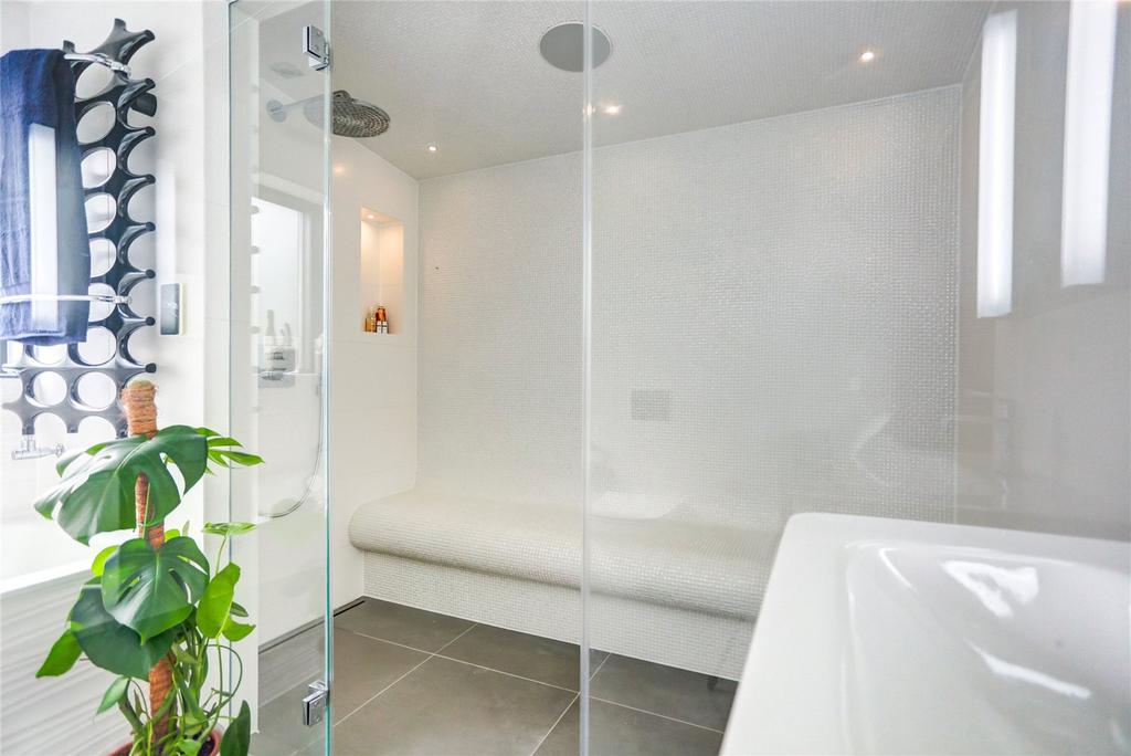 Family Bath/Steam Rm