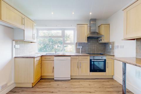 2 bedroom flat to rent, Staveley Gardens, London W4