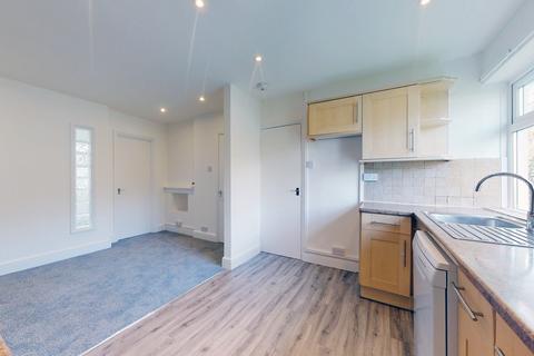 2 bedroom flat to rent, Staveley Gardens, London W4