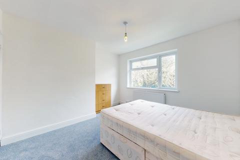 2 bedroom flat to rent, Staveley Gardens, London W4