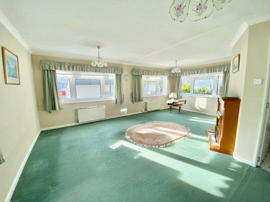 Lounge/Dining Rm