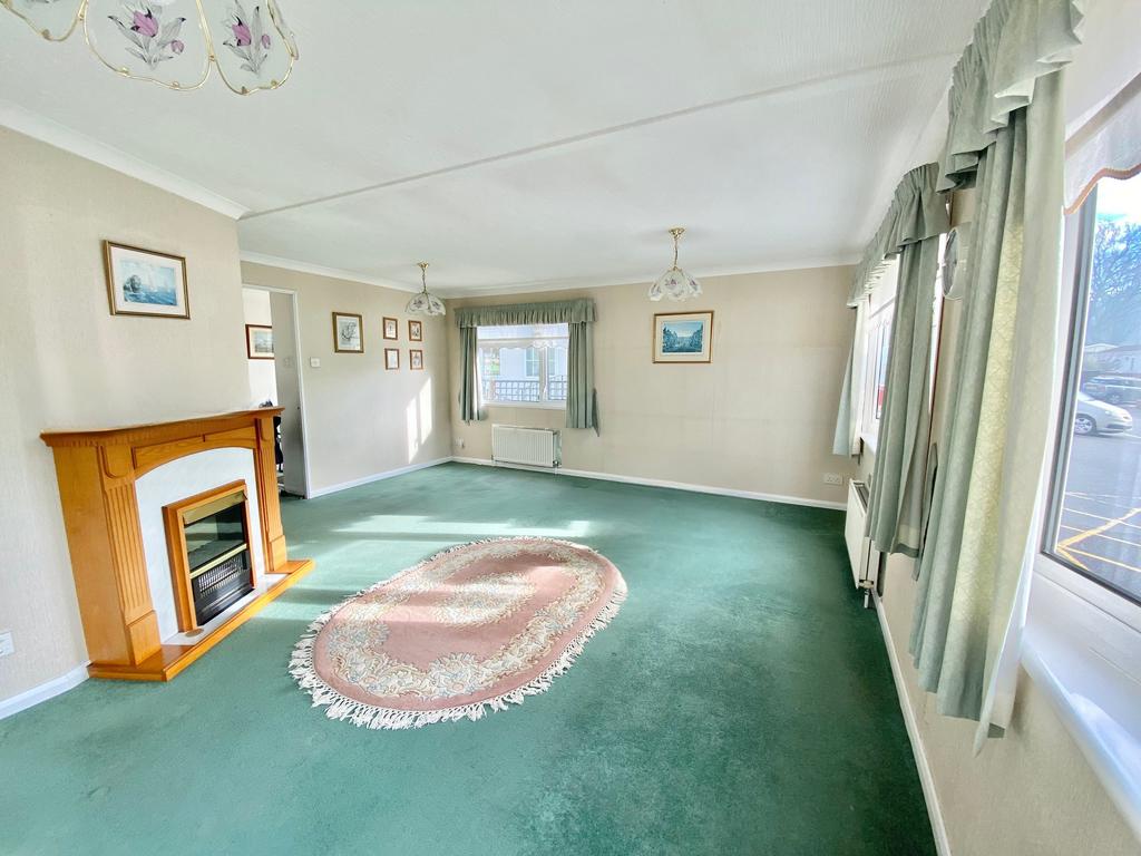 Lounge/Dining Rm