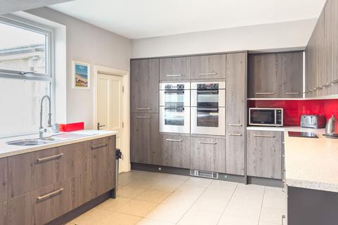 undefined, Bradford, Bradford BD12