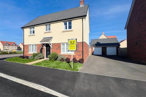 4 bedroom detached house for sale, Drewry street, Burnham -on-crouch