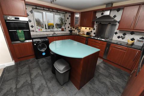 5 bedroom semi-detached house for sale, Woodfield Close, Idle, Bradford