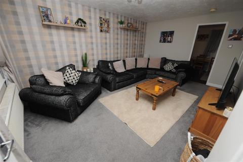 5 bedroom semi-detached house for sale, Woodfield Close, Idle, Bradford