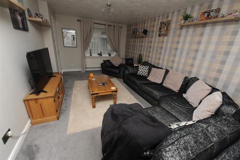 5 bedroom semi-detached house for sale, Woodfield Close, Idle, Bradford