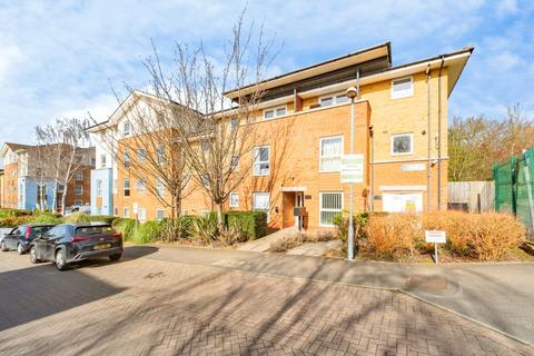 2 bedroom flat to rent, Admiralty Close, West Drayton, UB7