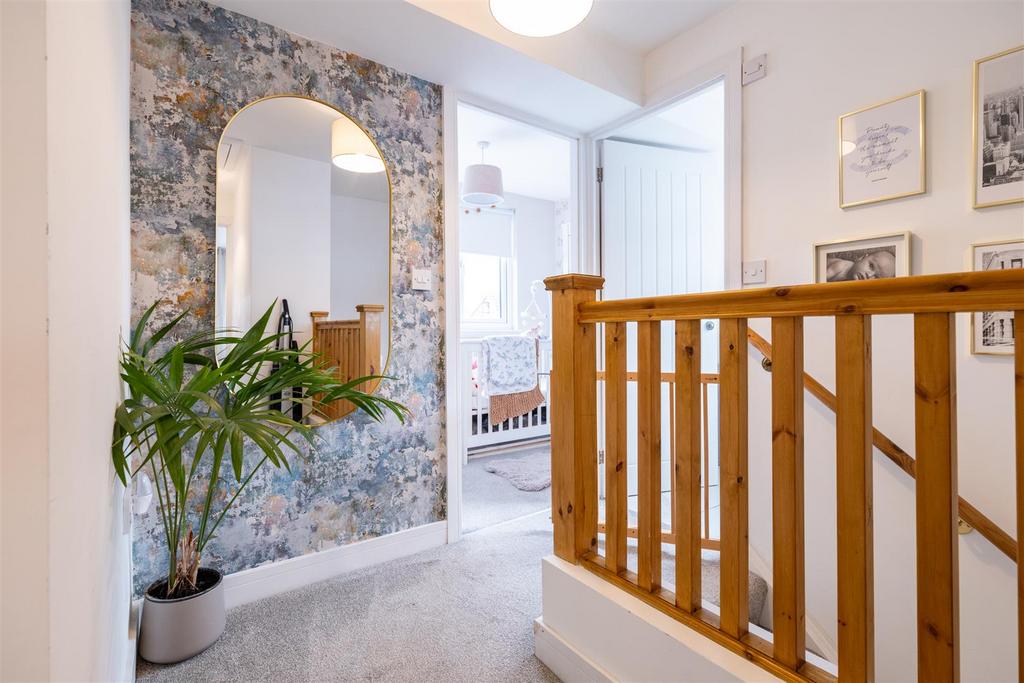 30 Walk House Close-24.jpg