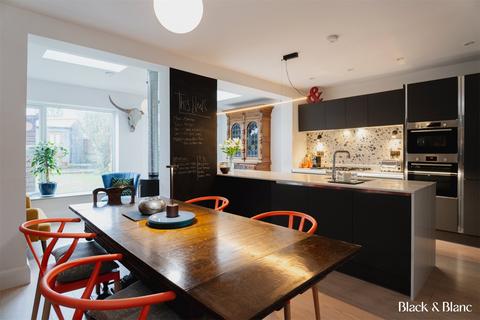 5 bedroom terraced house for sale, Birchwood Avenue, Beckenham, BR3