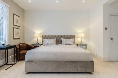 undefined, The Grove, Isleworth TW7