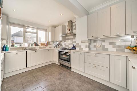 undefined, Devon Avenue, Twickenham TW2