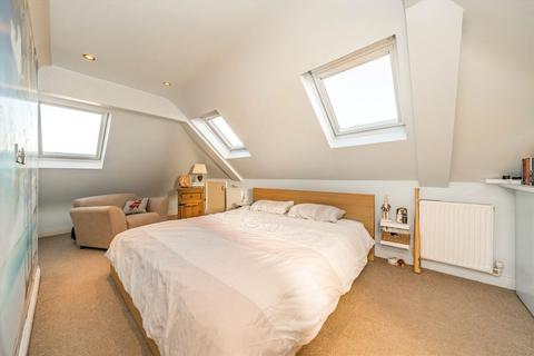 undefined, Devon Avenue, Twickenham TW2