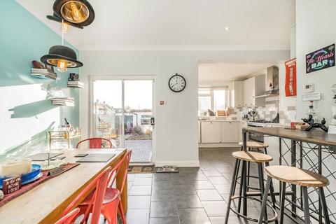 undefined, Devon Avenue, Twickenham TW2